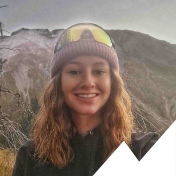 lionel bonvin au sommet d'une voie lors d'un cours d'escalade